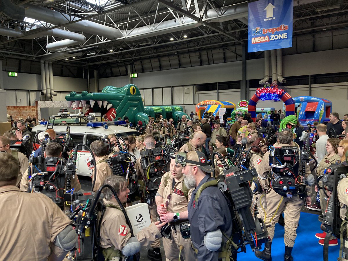 Dungeon_Gamers's tweet photo. Filming today @thenec for #CrossTheStreamsUK - How many #protonpack can you spot in this photo?? Video coming soon! 👻 

#crossthestreams #megaconbirmingham 
#ghostbusters #ecto #ghostbustersafterlife #slimer #ghost #whoyougonnacall #staypuft #whoyagonnacall

@GhostbustersWR https://t.co/zDhzrvhI7d