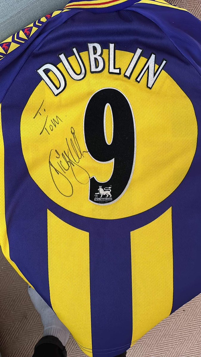 #NonLeagueDay at its best!

Met Dion Dublin and watched <a href="/CoventrySphinx/">Coventry Sphinx FC</a> win 🏆 Thank you <a href="/DionDublinsDube/">Dion Dublin</a> for signing my shirt 👏