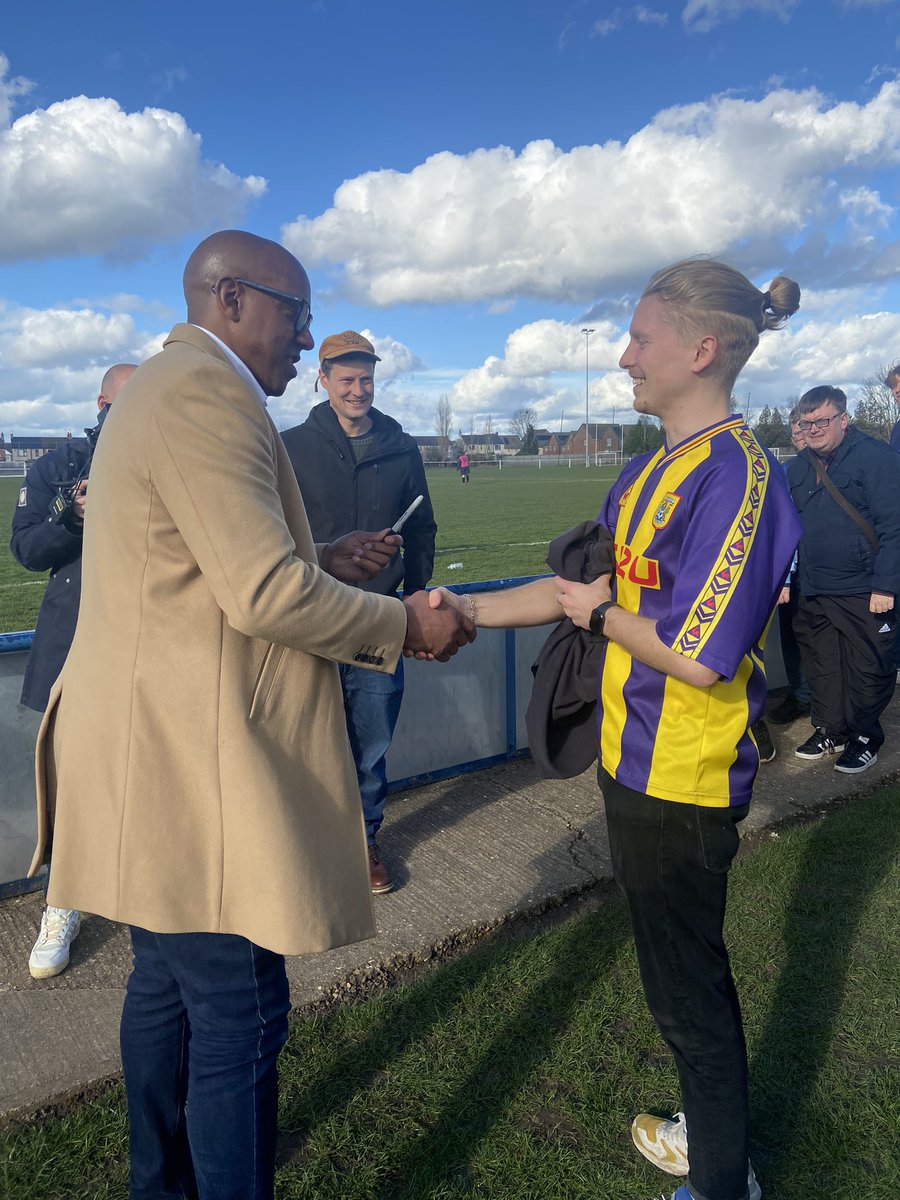 TomHills__'s tweet photo. #NonLeagueDay at its best!

Met Dion Dublin and watched @CoventrySphinx win 🏆 Thank you @DionDublinsDube for signing my shirt 👏 https://t.co/HNkJudASlK