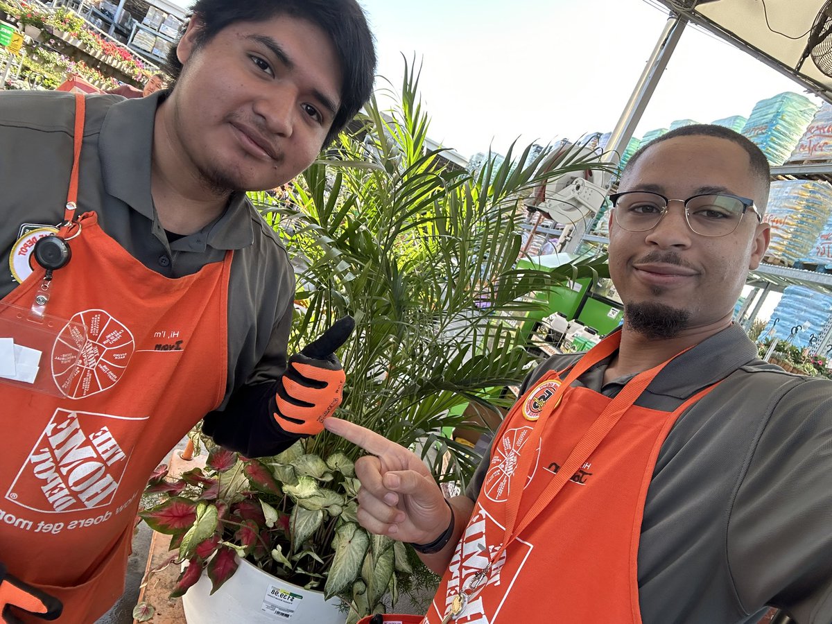 JordanW0568's tweet photo. O just another day at store #0568 selling our last 2 Decatur Palms together @Gabby_0576 @CourtneyMKorkow @LizBolt70613835 @HDepot568 #livegoods #inspirationstore https://t.co/scQPMkxzO5