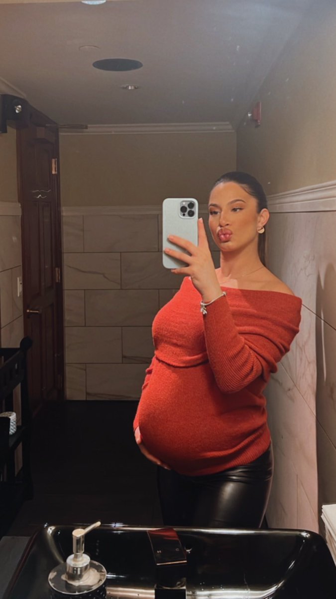karynaaa_'s tweet photo. 37 weeks 🤍 https://t.co/icOJCu6ajO