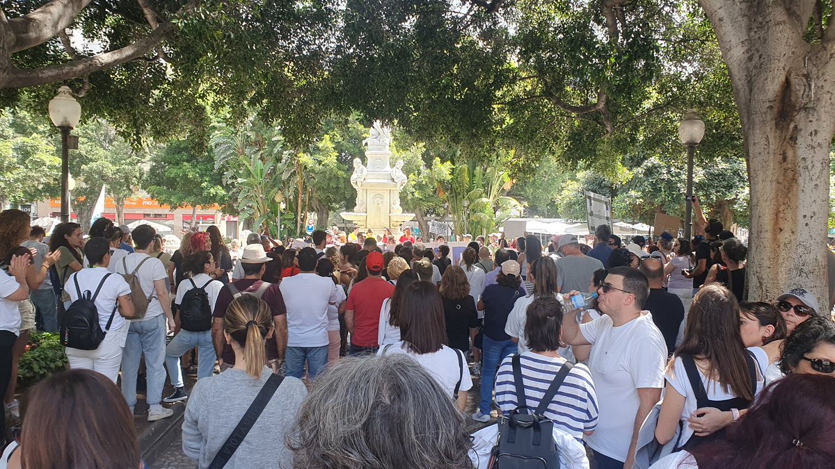La sanidad pública es un derecho que no podemos perder. Hoy en Santa Cruz había muchas voces en una misma dirección, defender #SanidadPublica #sanidadcanariaunida #ICHHPúblico