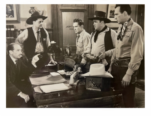 AventurasDeTom's tweet photo. A still from "Gauchos of El Dorado" (1941), a Three Mesquiteers western starring Tom Tyler, Bob Steele and Rufe Davis
#ThreeMesquiteers #western #TomTyler #BobSteele #RufeDavis #RepublicPictures https://t.co/ZDyLPVnPRs