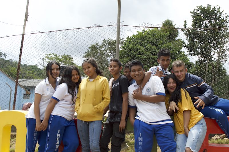 labccp's tweet photo. Con los jóvenes más vulnerables del #MagdalenaMedio desarrollamos el Lab de Creación #CinemaPoético #LCCP potenciando las competencias audiovisuales y digitales que les permitan abrir nuevos espacios económicos y culturales. Proyecto Apoyado por el @mincultura #Mincultura https://t.co/geV3YDpA1o