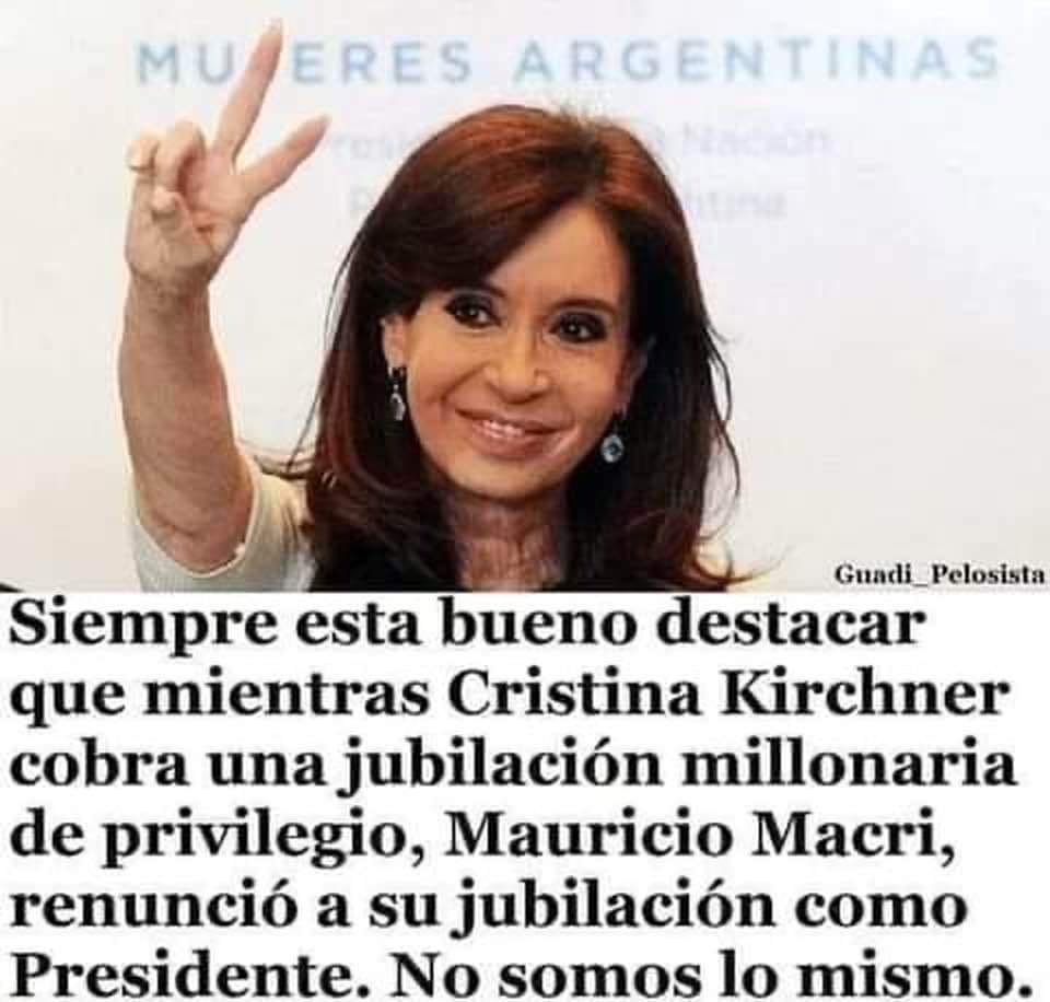 NICOLAS71046251's tweet photo. No somos lo mismo...CRISTINA 2 jubilaciones y le corresponde 1 y MAURICIO MACRI RENUNCIO A SU JUBILACION DE PRESIDENTE...no somos lo mismo... https://t.co/cNuYMm2hP2