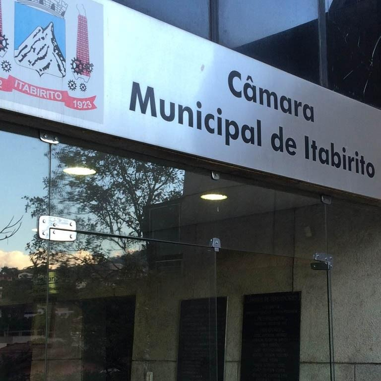 slpng_giants_pt's tweet photo. 🗣️ ENCONTRAMOS!! Encontramos a cidade perfeita do Brasil: Itabirito, localizada na região central de Minas Gerais. Não há problema algum. As pessoas vivem felizes, não há buracos nas ruas, calçadas impecáveis...etc

Essa é a única explicação para todos os vereadores de Itabirito aprovarem uma PL que cria o 'Dia do Orgulho Hétero'.

O projeto precisa ser votado novamente e sancionado pelo prefeito Orlando Caldeira.