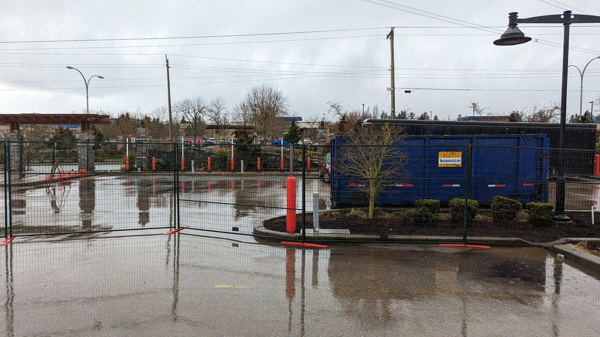 Couple more pics of #southsurrey Superchargers. The bullards are up and can see all the conduit for the Superchargers. There are 9 along 160th & 2 pull in, 1 back in at end of regular parking. @DriveTeslaca @TeslaOwnersBC @bennywu45