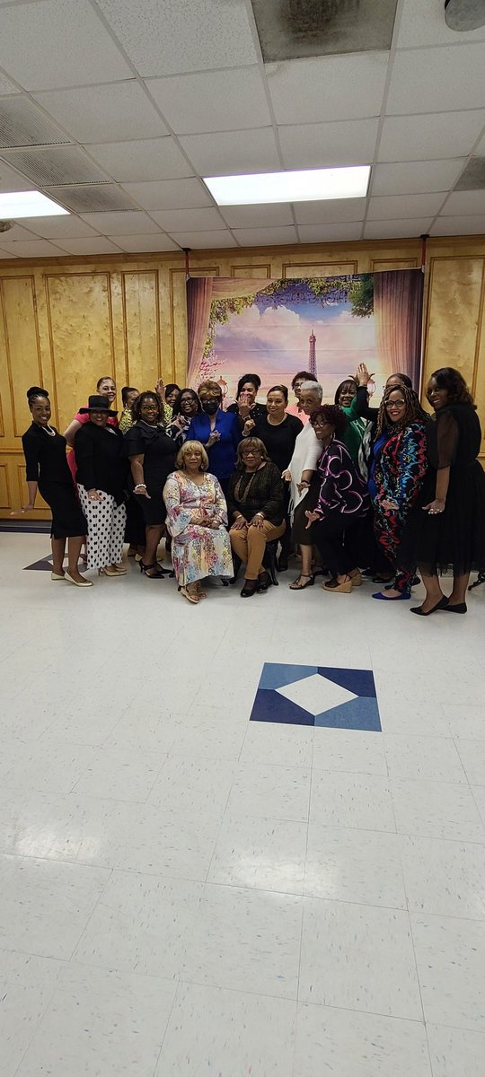 SayitSavoy's tweet image. Flight crew today Dr. Poindexter III, Annie Robertson, and me! Excited for the opportunity to minister at Women&apos;s Day Conference SFX. Congratulations to all the honorees! And shoutout to all my Sorority sisters that showed up! 💗💚 #FLIGHT #packlight #packright