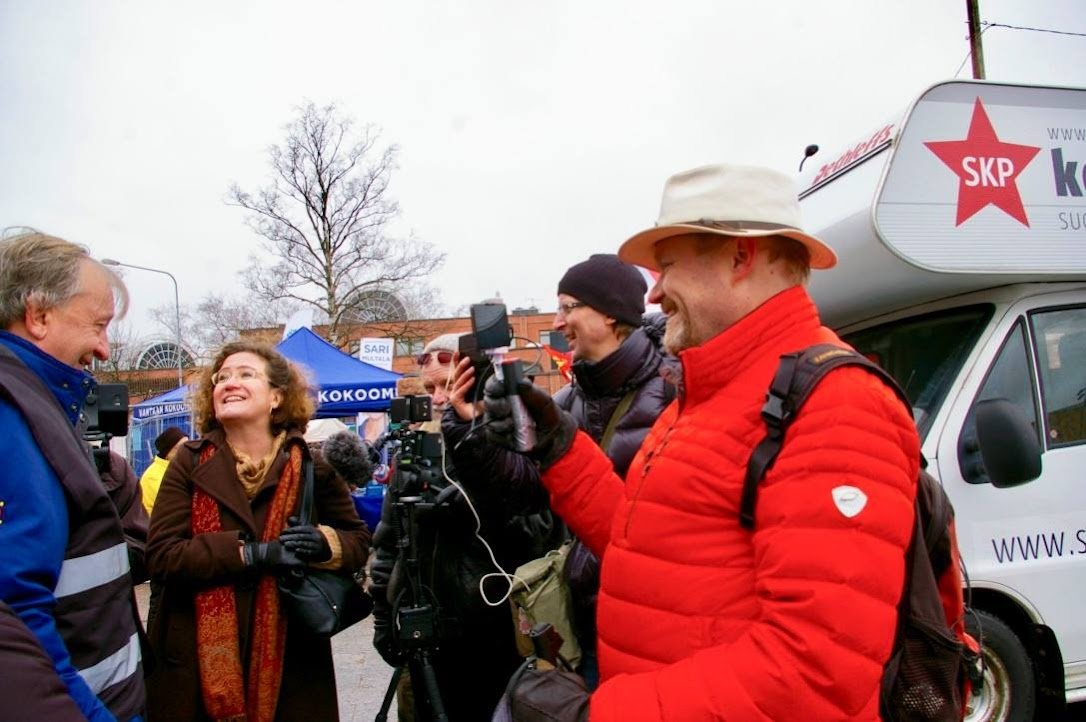 TiinaKeskimki's tweet photo. Kiva kuvamuistelo neljän vuoden takaa Tikkurilasta. Vaalit olivat silloinkin ja vaalit ovat nyt. 🙂
#Reformi forever! https://t.co/4GqlZ6aF5C
