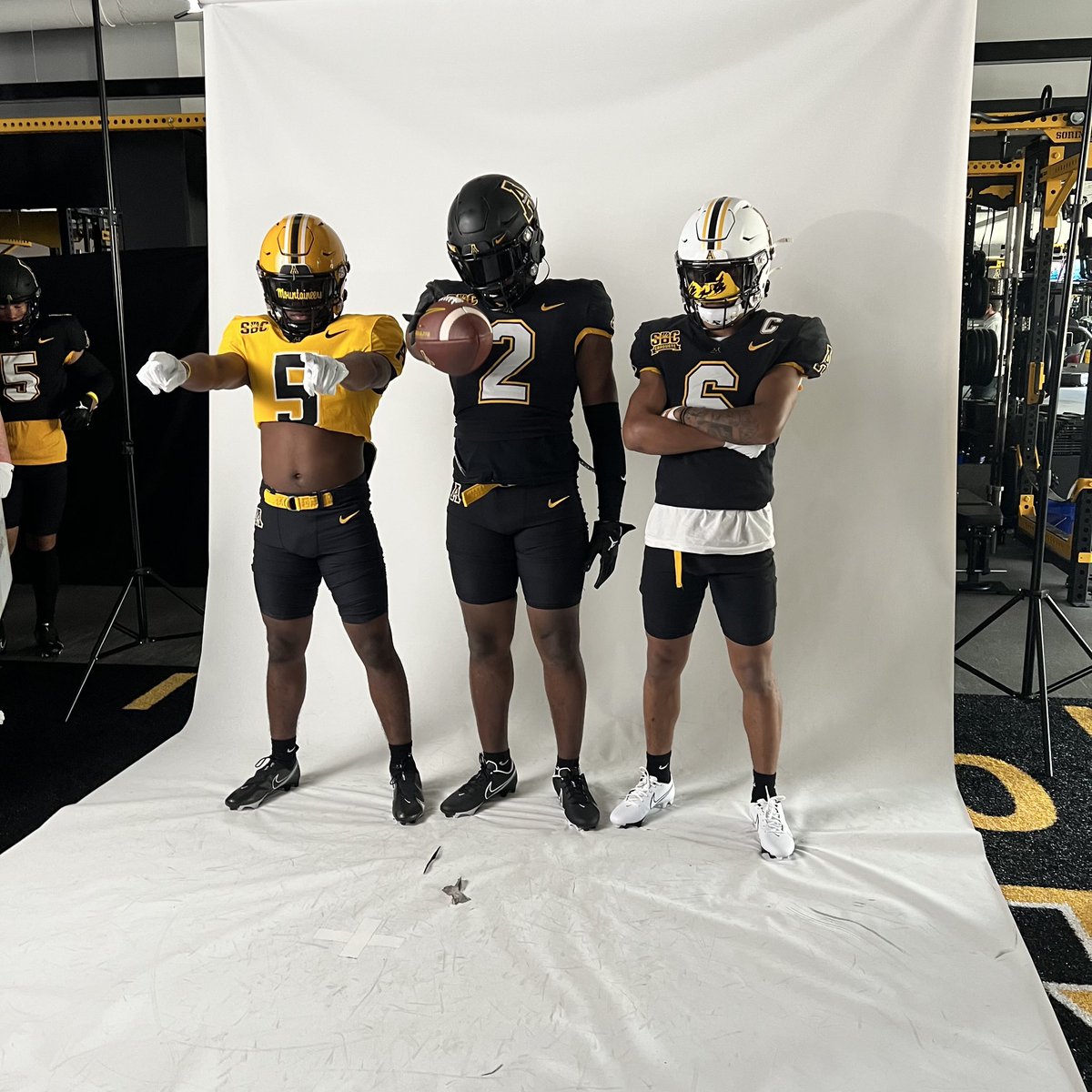 billyseals47's tweet photo. Highlanders on the road today at Appy State!  3 dogs right here! https://t.co/qV44fEyopf