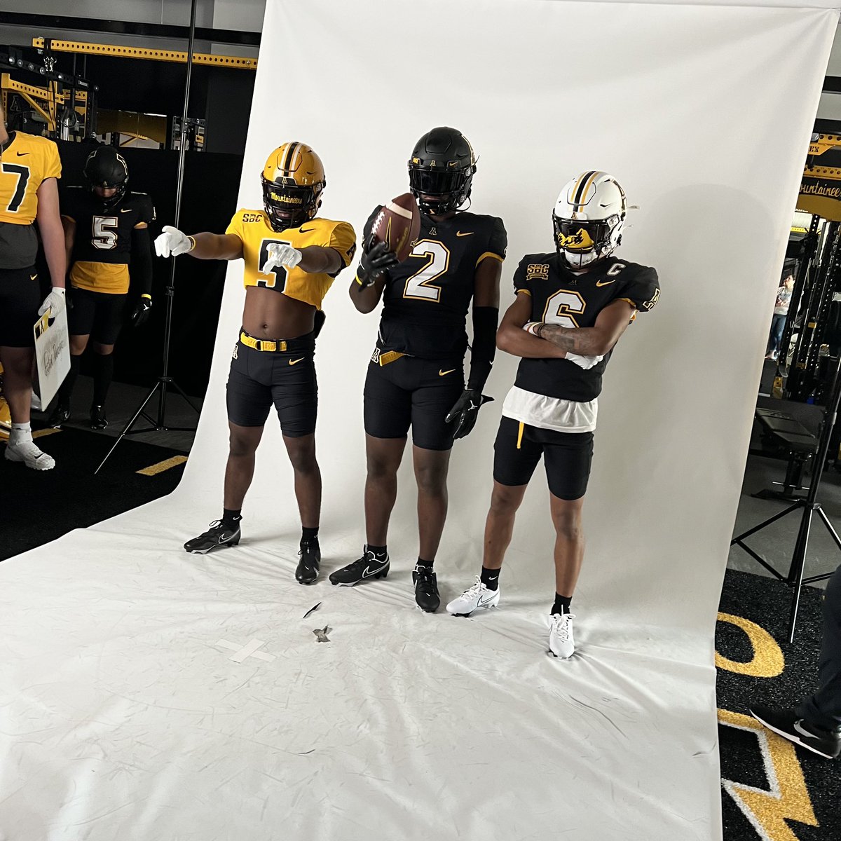 billyseals47's tweet photo. Highlanders on the road today at Appy State!  3 dogs right here! https://t.co/qV44fEyopf