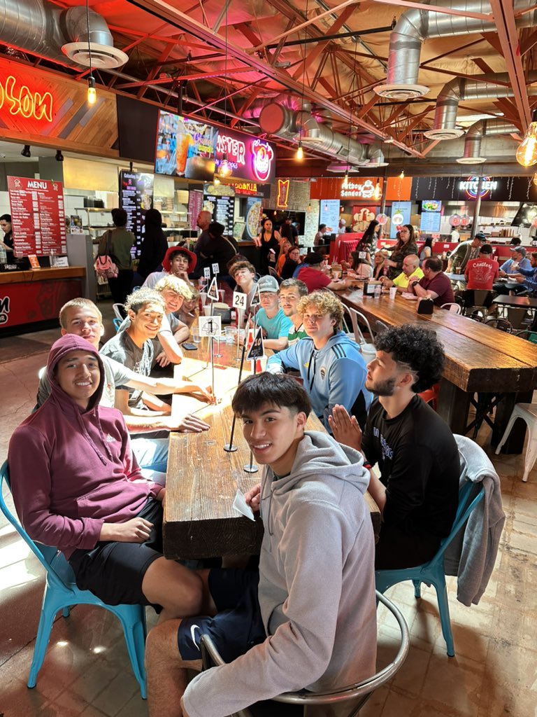 BlitzAcademy06's tweet photo. Team lunch before the 6:30 game vs Chula Vista FC! https://t.co/m3rfK1wIGn