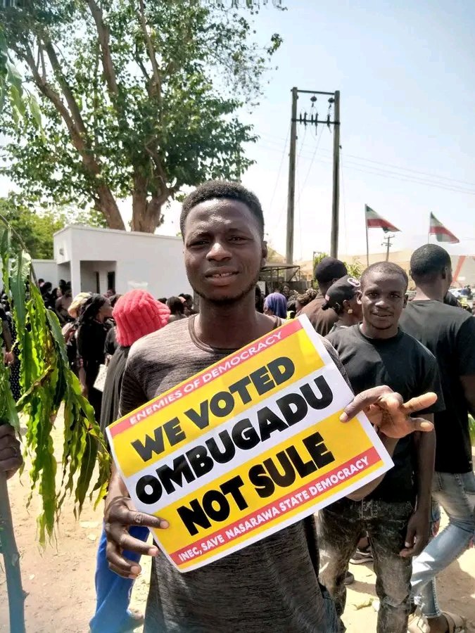 Don’t Steal People’s Mandate From Them – Peter Obi Reacts To Nasarawa Women’s Protest Against Election Results..
#inecfailednigerians #nasarawastate #PeterObiIsComing