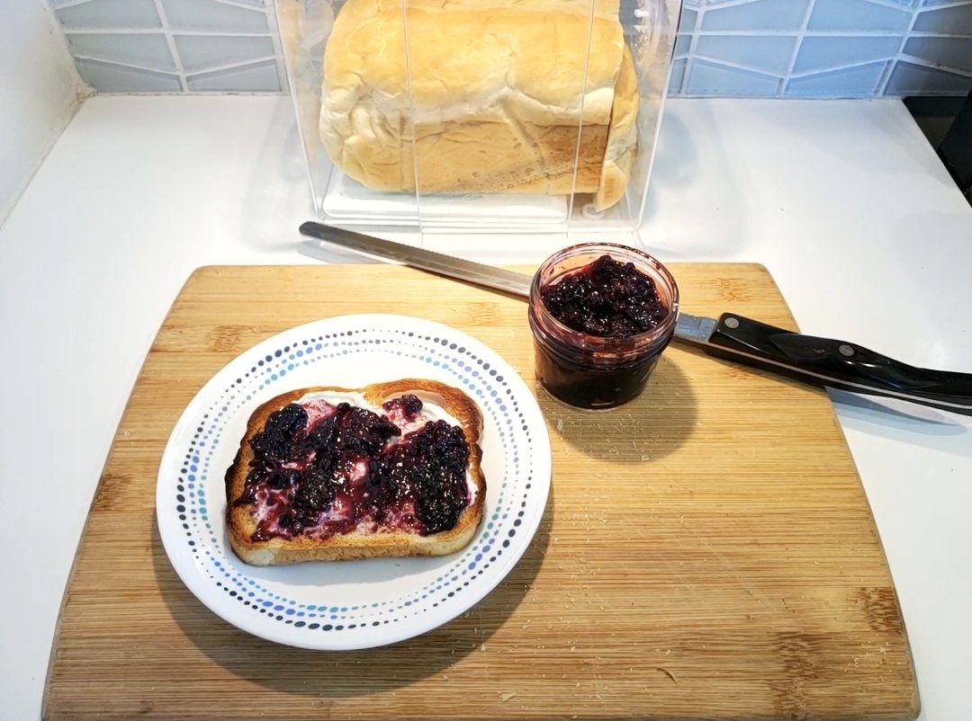 JulieAnnHolden's tweet photo. Made bread. Made jam.
Now I'm having toast &amp; jam.
#jamandtoast #toastandjam https://t.co/N2XjwNbnjn