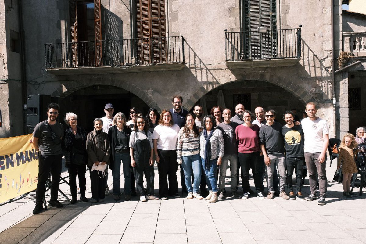 cuptorello's tweet photo. Tenim la gent, el programa i la determinació. Aquest és el grup de persones que conformem una llista amplia, transversal, diversa i il·lusionada per encarar i treballar per un canvi real. 
"viure vol dir prendre partit"
#cup #cuptorello #sompoble #viurevoldirprendrepartit https://t.co/GXdSMoEnjH
