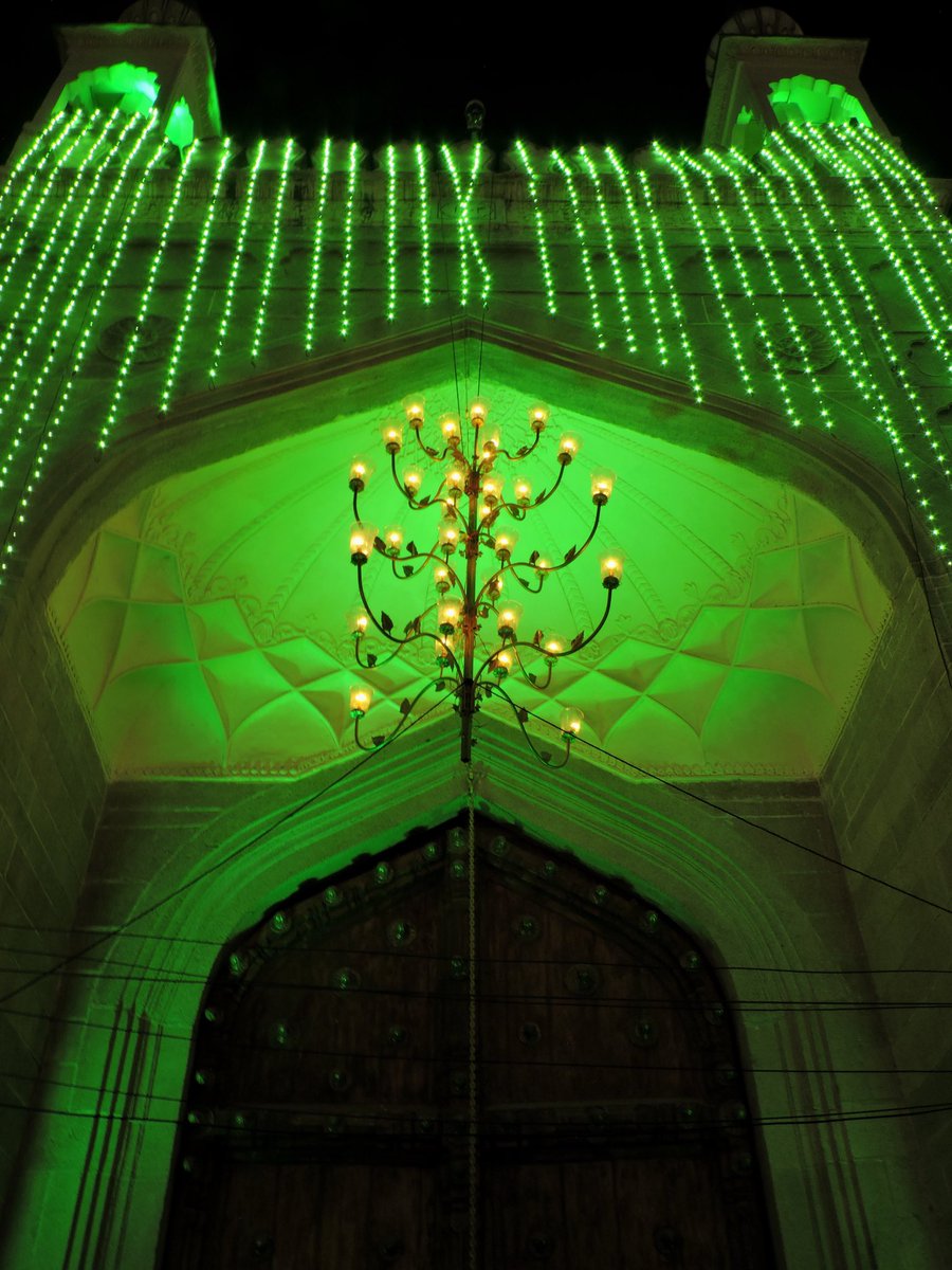 TejaSimhaReddy3's tweet photo. Just Hyderabadi mosques for Ramzan Season 🕌❤️

#Ramzan2023 #Ramzan #Hyderabad https://t.co/sJZl9LsHq4