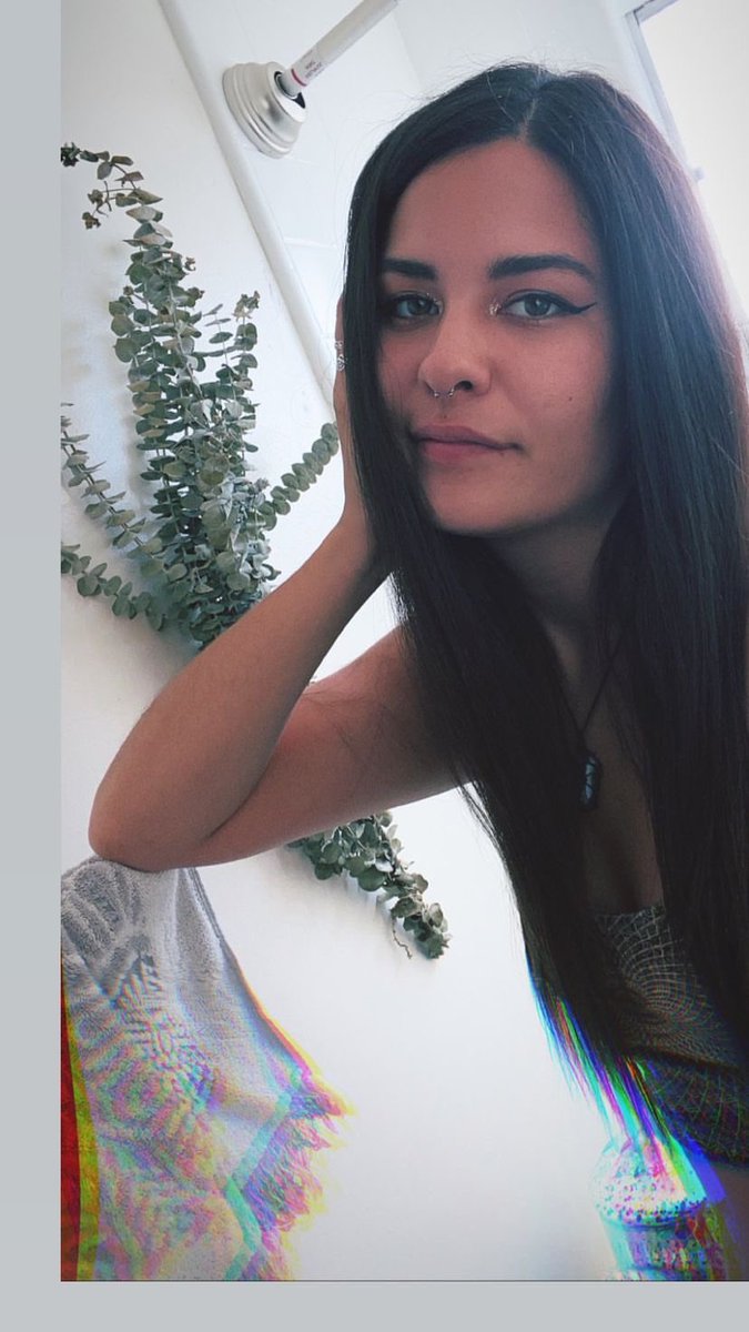 tygresser's tweet photo. I was a treat in 2018 and now i’m afraid of taking photos of myself lol https://t.co/49Vt9JYZtZ