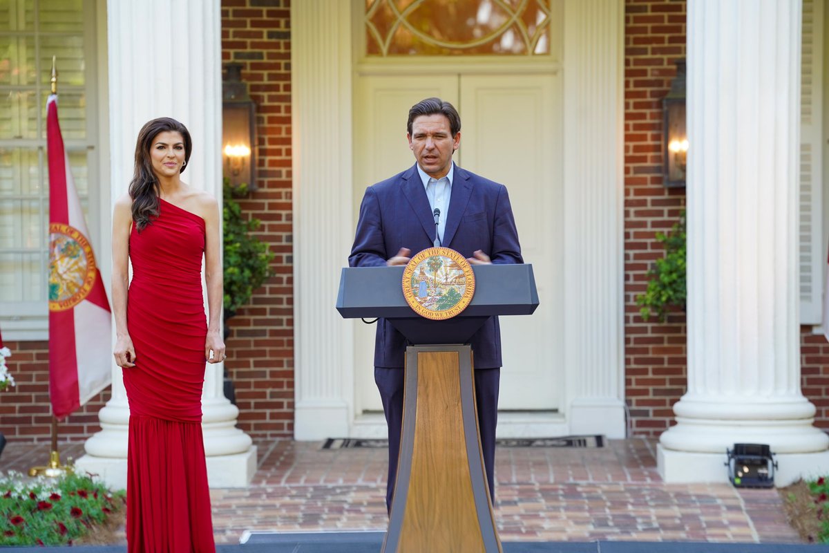 CaseyDeSantis's tweet photo. .@GovRonDeSantis and I were proud to welcome heroes from across the state for the inaugural Heroes’ Reception at the Mansion. We are grateful for the courage, sacrifice and character great Floridians exemplify every day. Thank you! https://t.co/OvPaf2ubKS