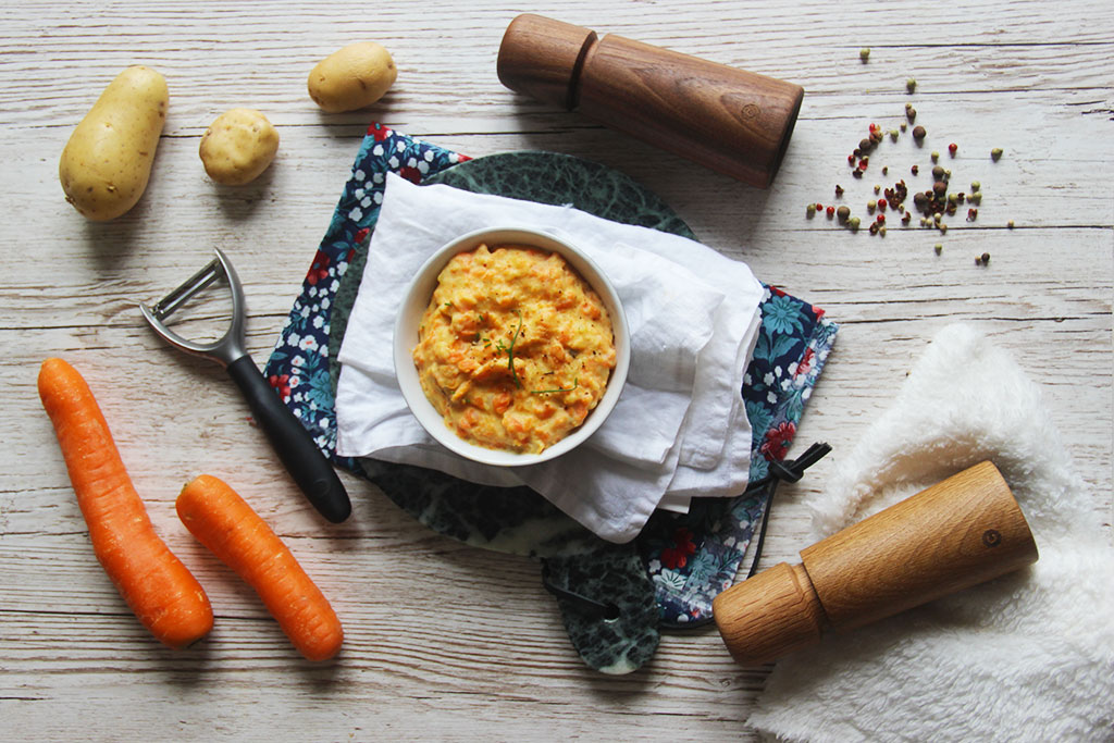 cofooders's tweet photo. #Recette de Belgique via @NotParisienne : stoemp aux carottes 👉https://t.co/JoMLCNpAv1 #stoemp #carotte #food #plat #bon https://t.co/mSioy7M9Uf