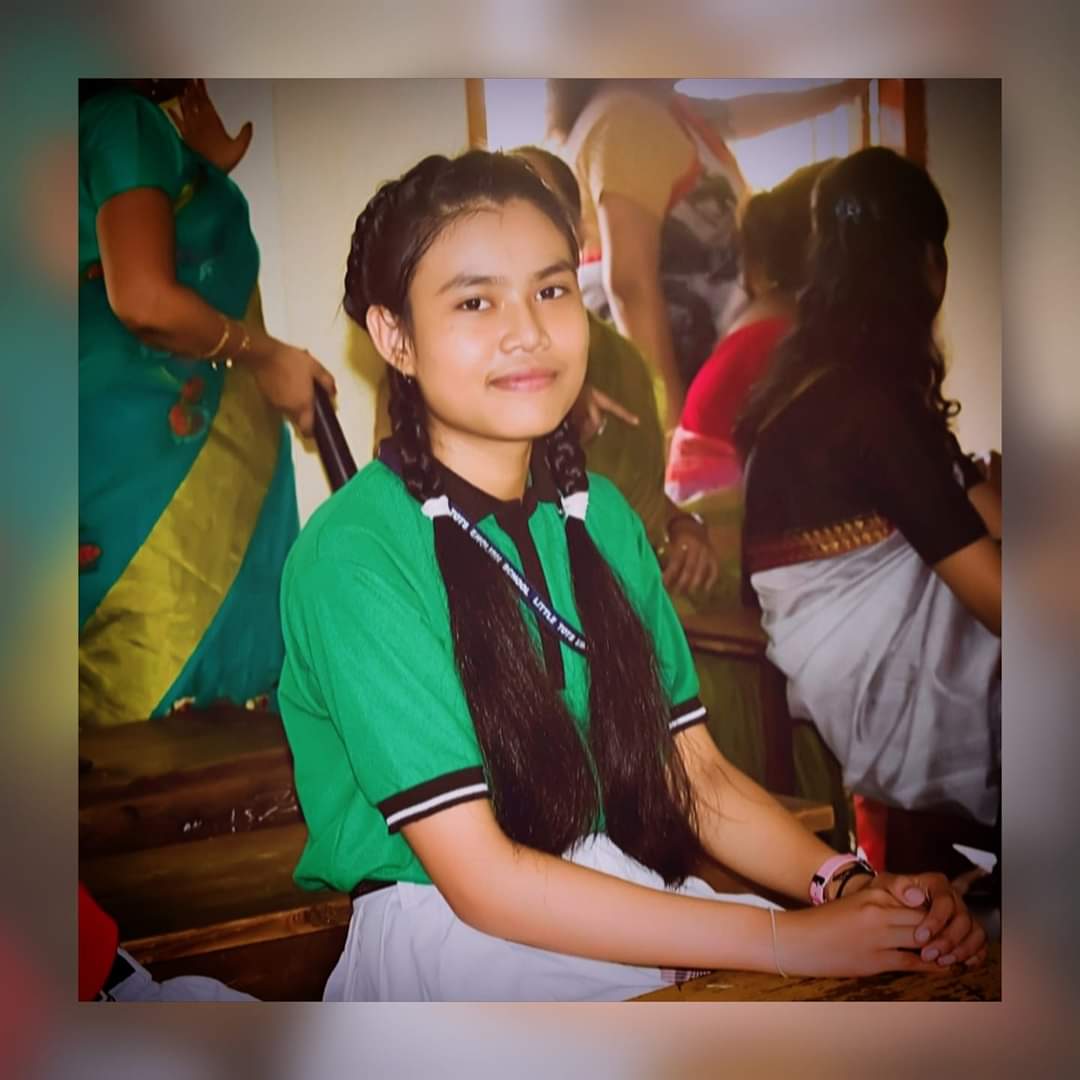 RiyasmitaRoy's tweet photo. Me when i was a school girl! 😂😊 https://t.co/wFEAKvEa6p