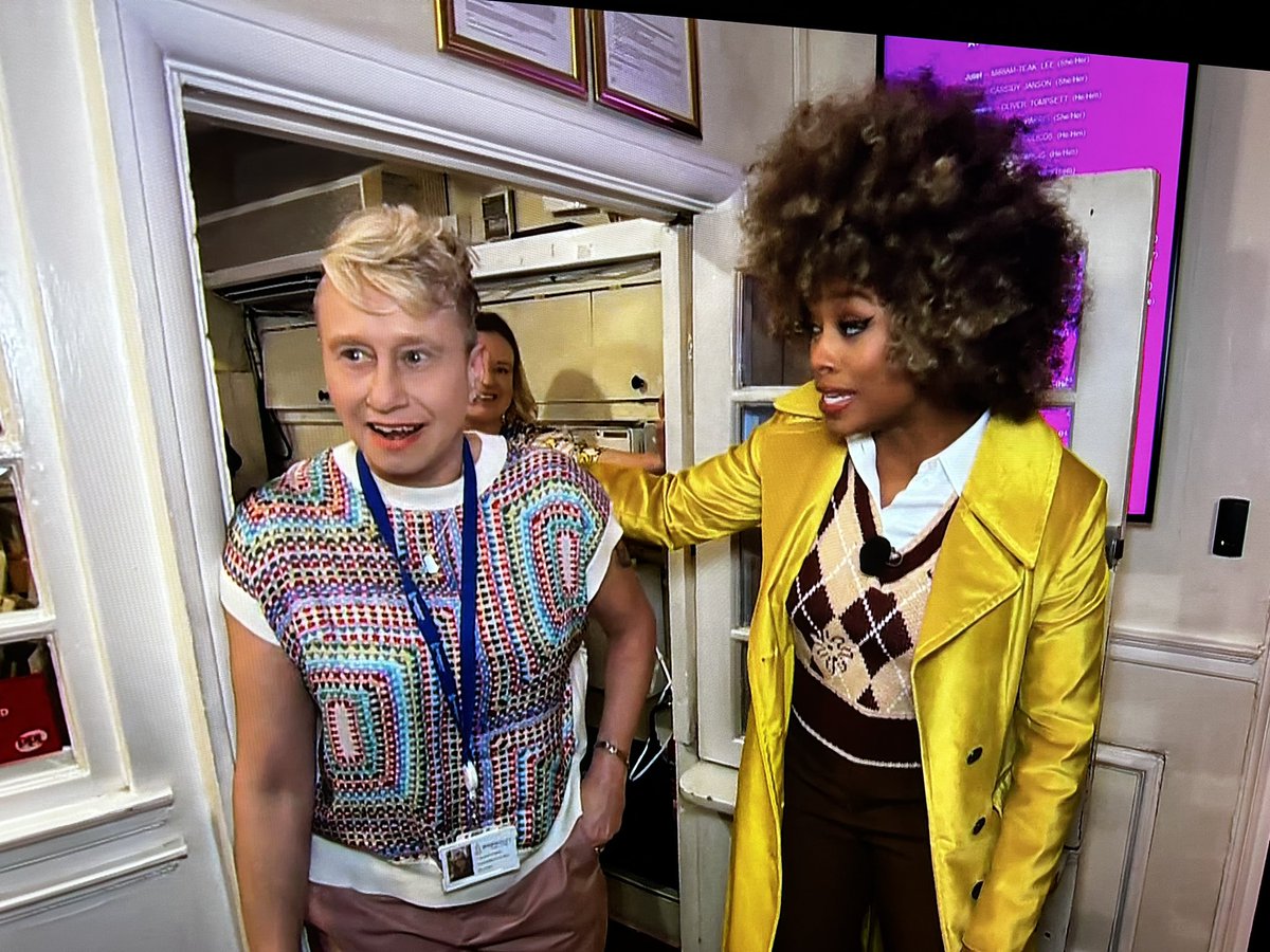 OllieJaye's tweet photo. Nice to see @russellhoward get a place on the plane tonight  #SaturdayNightTakeaway https://t.co/cpaBtmtL34