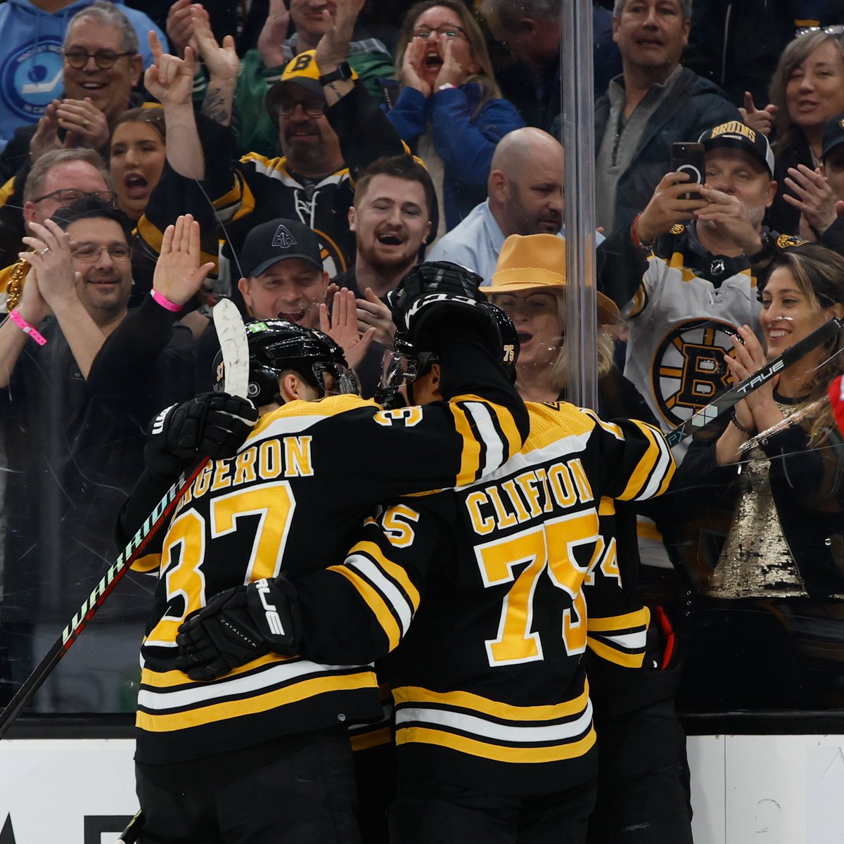 Sportsnet's tweet photo. The Boston Bruins have clinched the Atlantic Division title! 🐻 https://t.co/oERZAUiUU4
