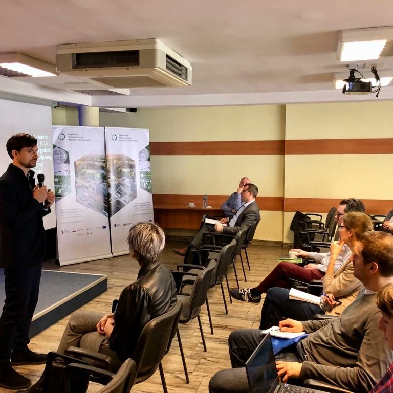 patryk_bialas's tweet photo. Na warsztatach #GIPH o #innowacje dla przedsiębiorców, wynalazców i pionierów technologii dla zielonej energetyki, mówiłem o potencjale #Obserwatorium Specjalistycznego #Energetyka, które działa przy Park Naukowo-Technologiczny #EuroCentrum w ramach #SORIS #Slask 🍀 https://t.co/44t6sINMVi