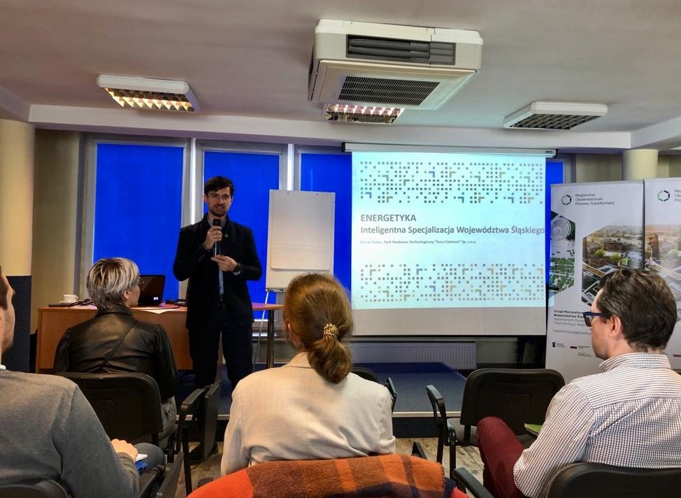 patryk_bialas's tweet photo. Na warsztatach #GIPH o #innowacje dla przedsiębiorców, wynalazców i pionierów technologii dla zielonej energetyki, mówiłem o potencjale #Obserwatorium Specjalistycznego #Energetyka, które działa przy Park Naukowo-Technologiczny #EuroCentrum w ramach #SORIS #Slask 🍀 https://t.co/44t6sINMVi