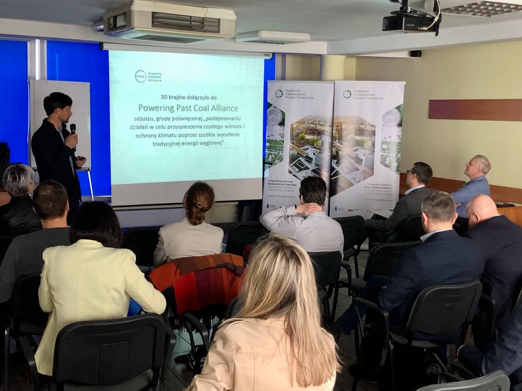 patryk_bialas's tweet photo. Na warsztatach #GIPH o #innowacje dla przedsiębiorców, wynalazców i pionierów technologii dla zielonej energetyki, mówiłem o potencjale #Obserwatorium Specjalistycznego #Energetyka, które działa przy Park Naukowo-Technologiczny #EuroCentrum w ramach #SORIS #Slask 🍀 https://t.co/44t6sINMVi