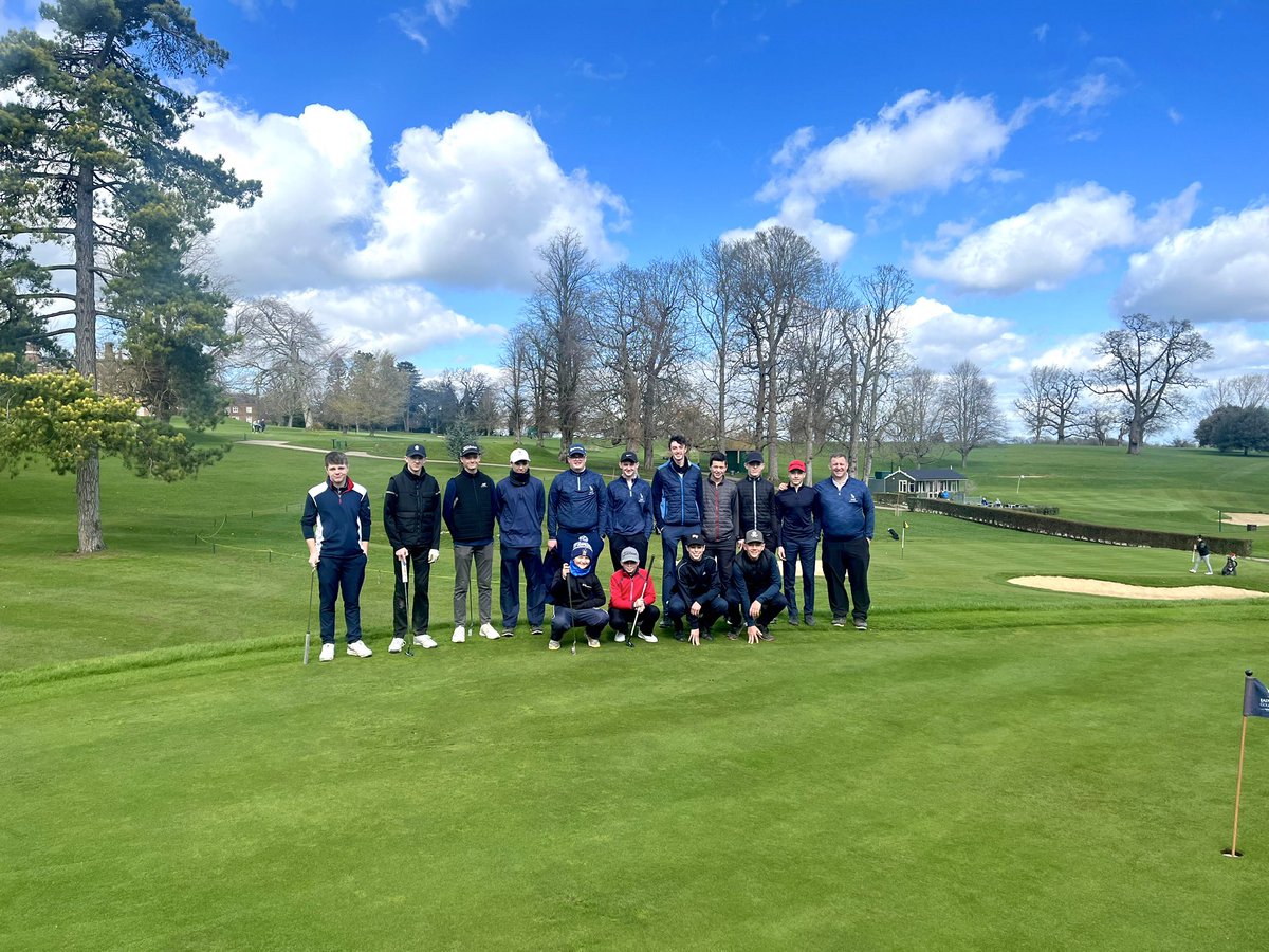 Easthertsgc's tweet photo. Great to see our @EHGCJuniors turning out to watch our 2023 Junior Captain, Brandon Ward drive in today.
Congratulations Brandon and all the best for the year ahead ๐๐ป
#ehgc #juniors #drivein #golf #ehgcrocks #juniorcaptain https://t.co/uhJZElbJWj