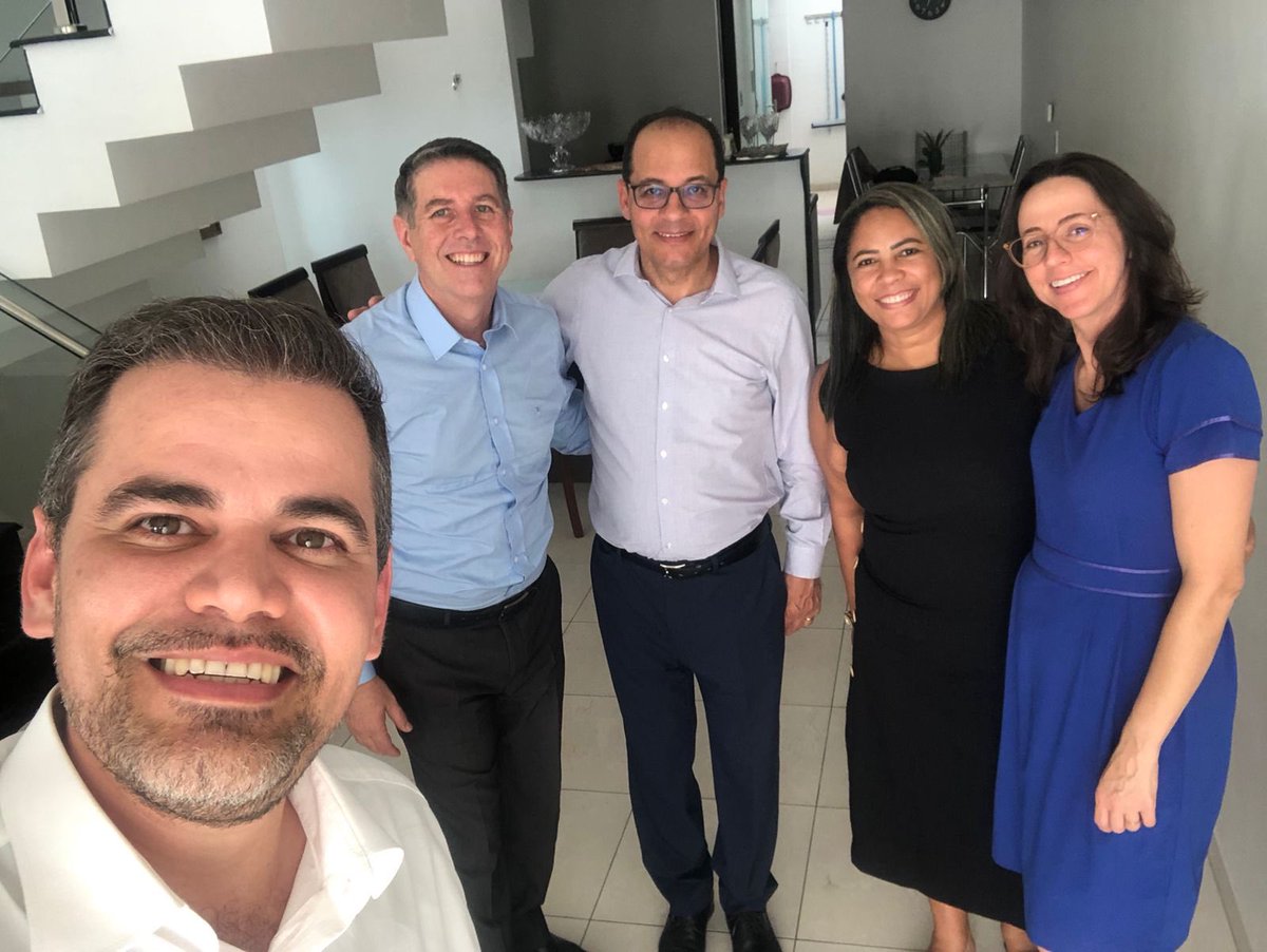 Tendo a honra de pregar na IASD central de Caruaru, e de desfrutar da companhia de dois ex-alunos do SALT/FADBA e suas esposas: Prs. Marcondes Barreto  (secretário da APeC) e Bruno Sandes (distrito central). <a href="/pr_marcondes/">Marcondes Barreto</a> <a href="/Bruno_Sandes/">Bruno Sandes</a>