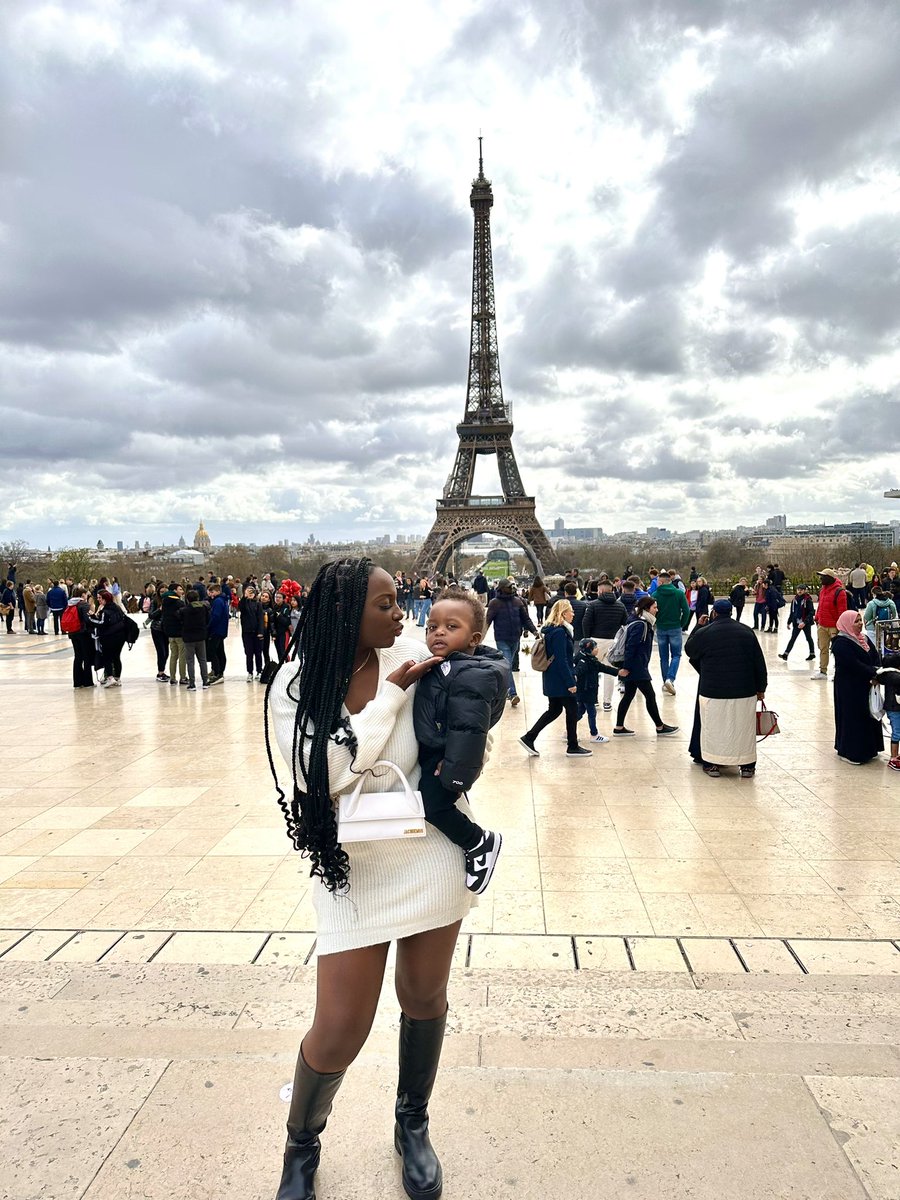oxvee_'s tweet photo. In the city of love with the ones I love ❤️ https://t.co/MAFeCrBDx7