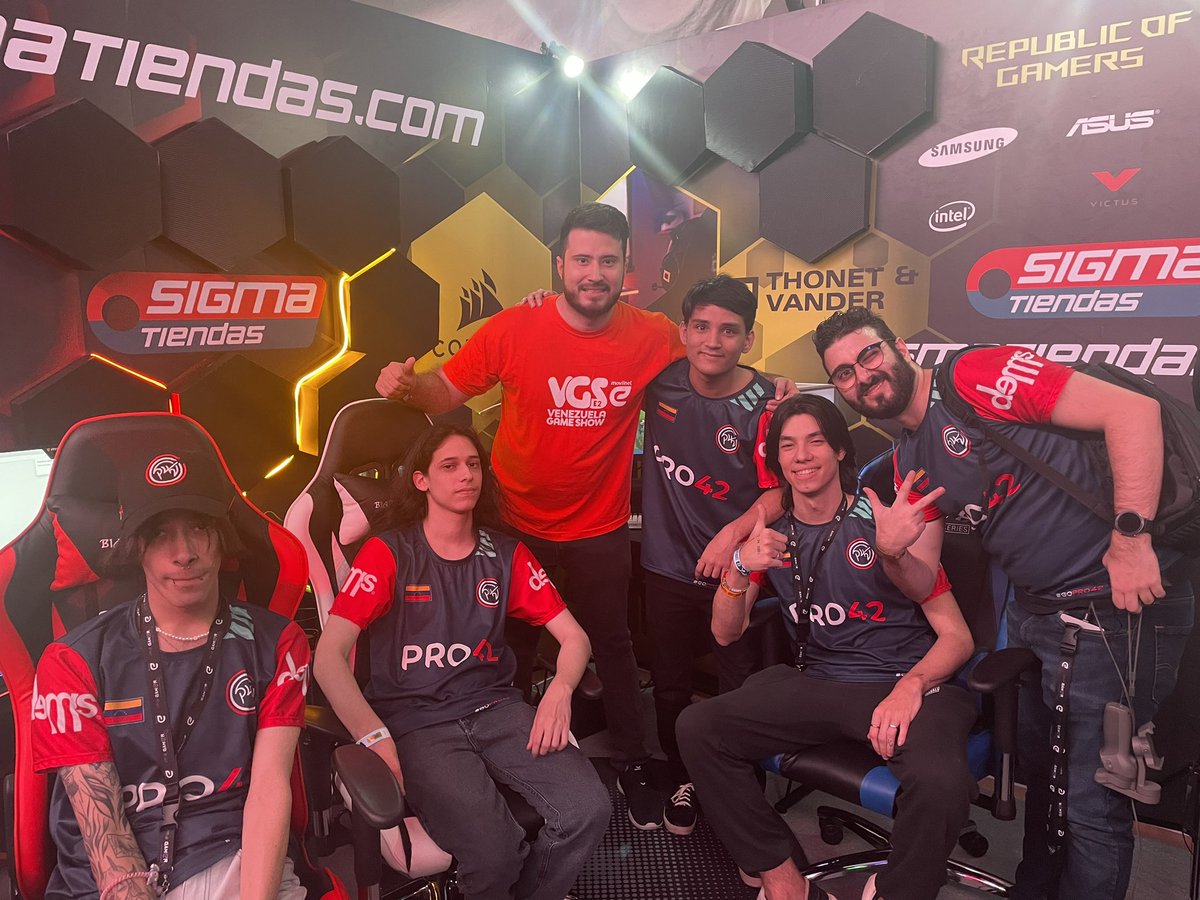 OEMobile_'s tweet photo. Como estaban esperando, juntos a los chicos de @Pro42esports @SigmaTiendas venimos con un torneo de League of Legends en la #VGS un tanto diferente, formato 2v2 una persona manejará el teclado y el otro el mouse, de locos! https://t.co/ycpYx7VTZx