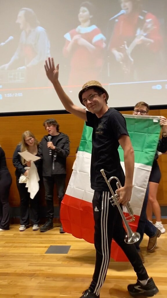 Not your ordinary Festival di Sanremo 🎶💥 Grazie to our amazing classes! We had so much fun! 

#iubloomington #italianmusic #musicaitaliana #italianatiu #indianauniversity instagr.am/reel/CqOTAFBJ2…