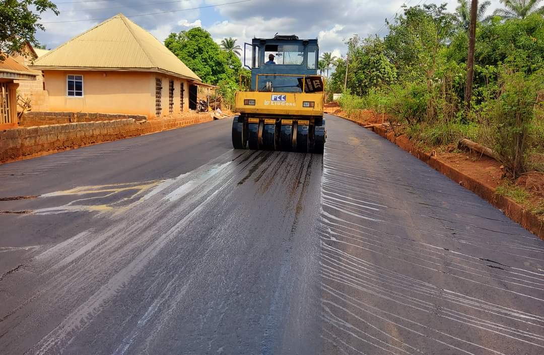 GovUgwuanyiNews's tweet photo. Gov. #Ugwuanyi @ Work!

Propelled by promises in his inaugural address, passion for good #governance and commitment to transformational development drive in the rural areas, especially in Nsukka, a university town and the second largest city in #Enugu State, #Governor Ifeanyi... https://t.co/8rUr8j4ryZ