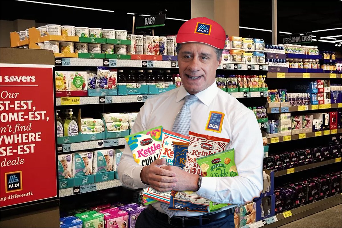 LaSouper's tweet photo. @LAUSDSup @SEIULocal99 Humbled by negotiation, the Superintendente honors and elevates the dignity of the workforce by taking on a part time job to help make ends meet. Customer service to the snack aisle! #IBelieveInLAUSD #ThatChemicalMagic #chips https://t.co/vzwAyVVNVh
