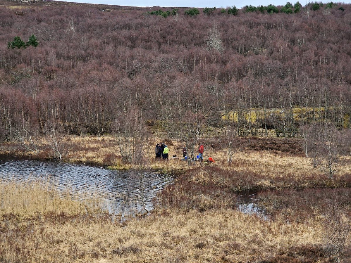 AnnaBeckett98's tweet photo. Moving on to discussions of the timing of events in this region during the Late Glacial, we visited a classic late glacial site - Loch Etteridge! 
MSc students took some basal core sediments of the infilled lake basin to look at the lithostratigraphy of the site.
4/5 https://t.co/KdVTyRjpdQ