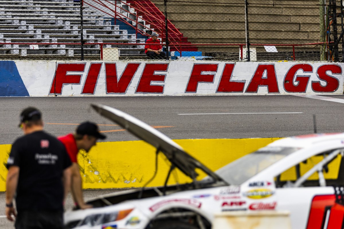 Let's get this party started. Practice for the ARCA Menards Series East Pensacola 200 is underway at @5FlagsSpeedway. Follow along here: bit.ly/3fgugBC