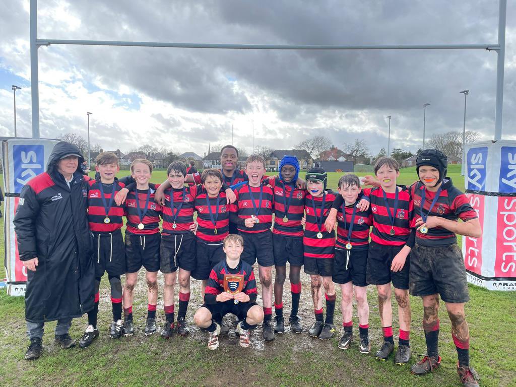 _LOSsport's tweet photo. Our U12 A 7s team as Middlesex Champions!

What a first season it’s been:
🔴4 tournament wins, a 2nd place and two 3rd place finishes
⚫️34/38 games won
🔴980 points scored
⚫️ Countless memories and positive experiences 
🔴 A proud Mr Moran

An excellent attitude and spirit 👏 https://t.co/yODRooDSuL