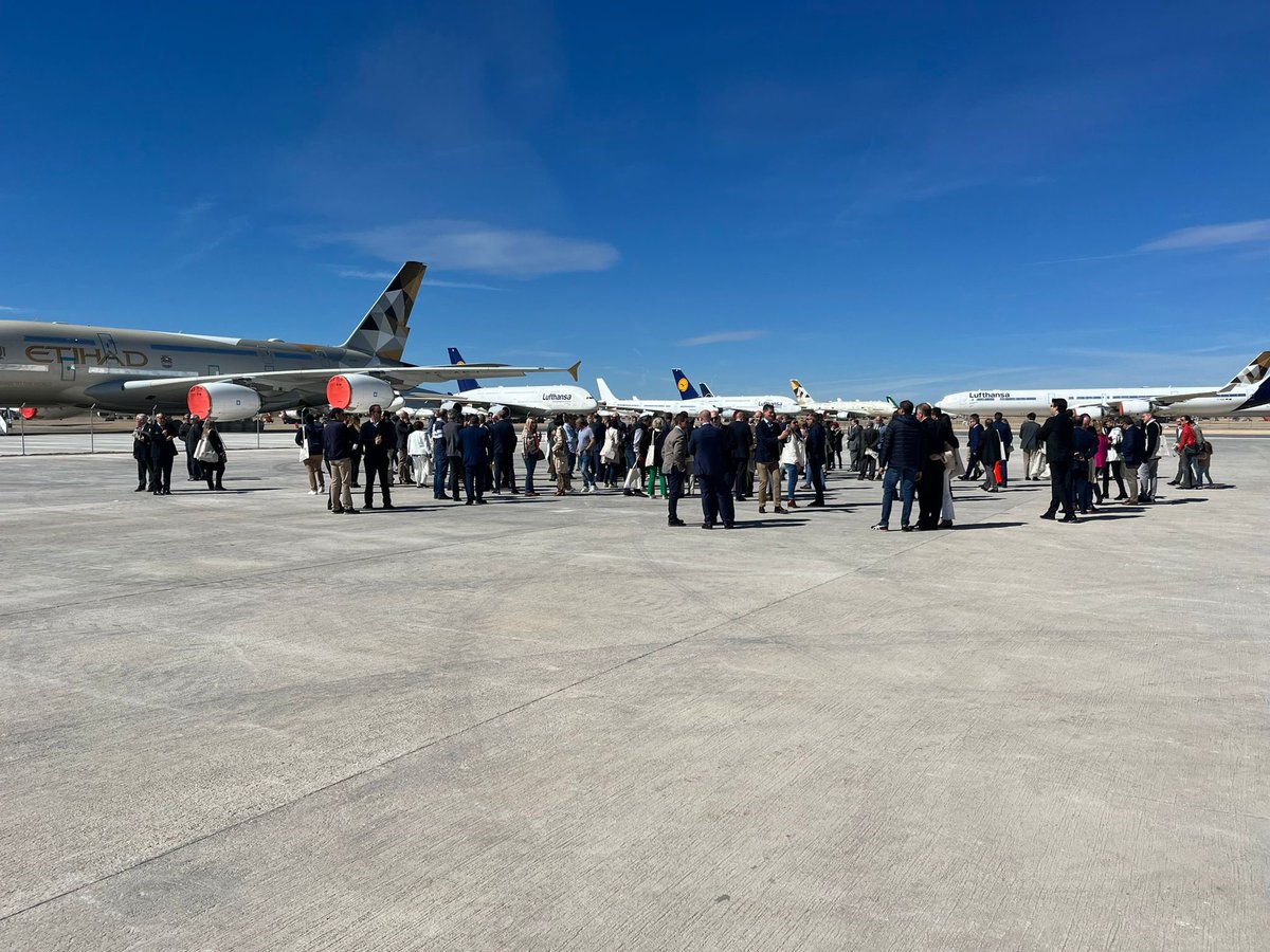 JLambanM's tweet photo. #AeropuertoDeTeruel, un proyecto de éxito que arrancó en 2004 de la mano de #JavierVelasco y #SimonCasas.Trabajamos para que el PERTE aeronáutico lo catalogue como estratopuerto y banco de pruebas de motores de cohetes.Anuncio un grado de la @unizar y @UNED y una nueva inversión https://t.co/41d22qbInt