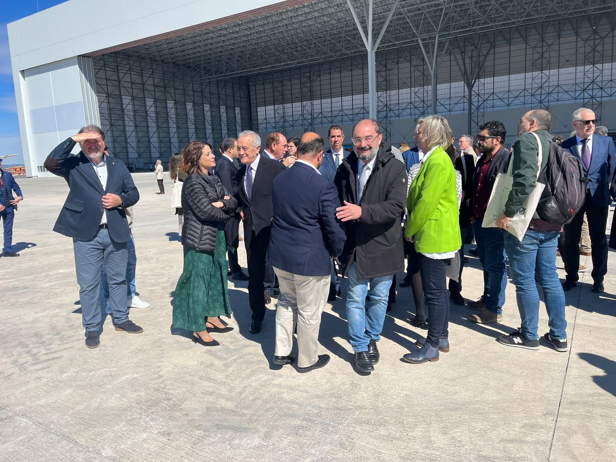 JLambanM's tweet photo. #AeropuertoDeTeruel, un proyecto de éxito que arrancó en 2004 de la mano de #JavierVelasco y #SimonCasas.Trabajamos para que el PERTE aeronáutico lo catalogue como estratopuerto y banco de pruebas de motores de cohetes.Anuncio un grado de la @unizar y @UNED y una nueva inversión https://t.co/41d22qbInt