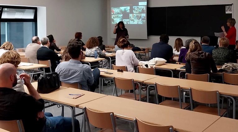 Rius_i_Taulet's tweet photo. Molt contentes de participar en el III Congreso de Educación de Personas Adultas a Alacant. Una acollida espectacular, intercanvi de bones pràctiques i reflexions per repensar la nostra pràctica docent. Nosaltres hem parlat de la nostra comunitat d’aprenentarge amb la comunicació https://t.co/M50b6xXr25