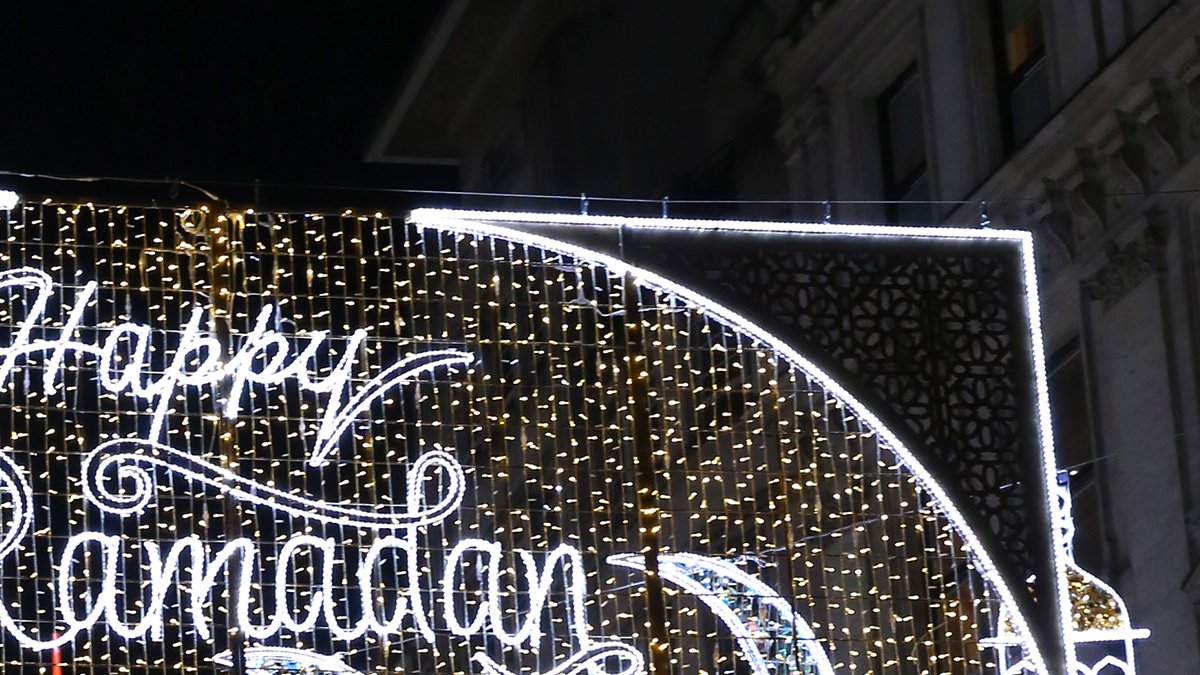 SadiqKhan's tweet photo. For the first time ever - the West End is lit up by a beautiful display of lights to mark the holy month of Ramadan.

📸 Piccadilly Circus #Ramadan2023 ☪️ https://t.co/2cgogZVXxo