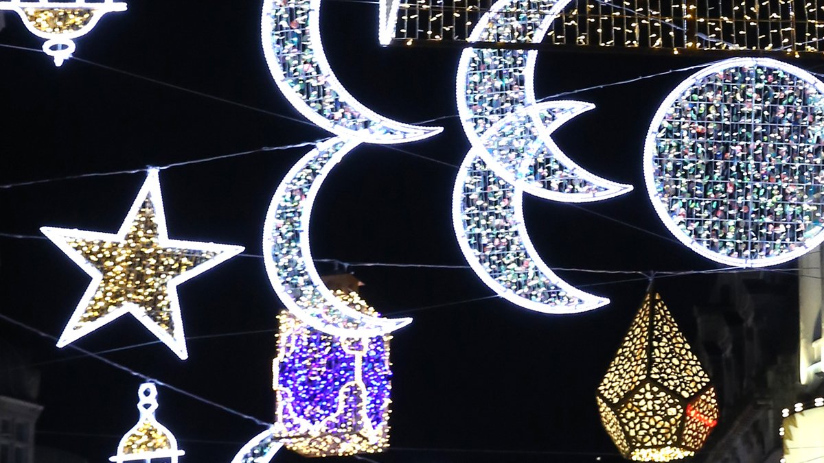 SadiqKhan's tweet photo. For the first time ever - the West End is lit up by a beautiful display of lights to mark the holy month of Ramadan.

📸 Piccadilly Circus #Ramadan2023 ☪️ https://t.co/2cgogZVXxo