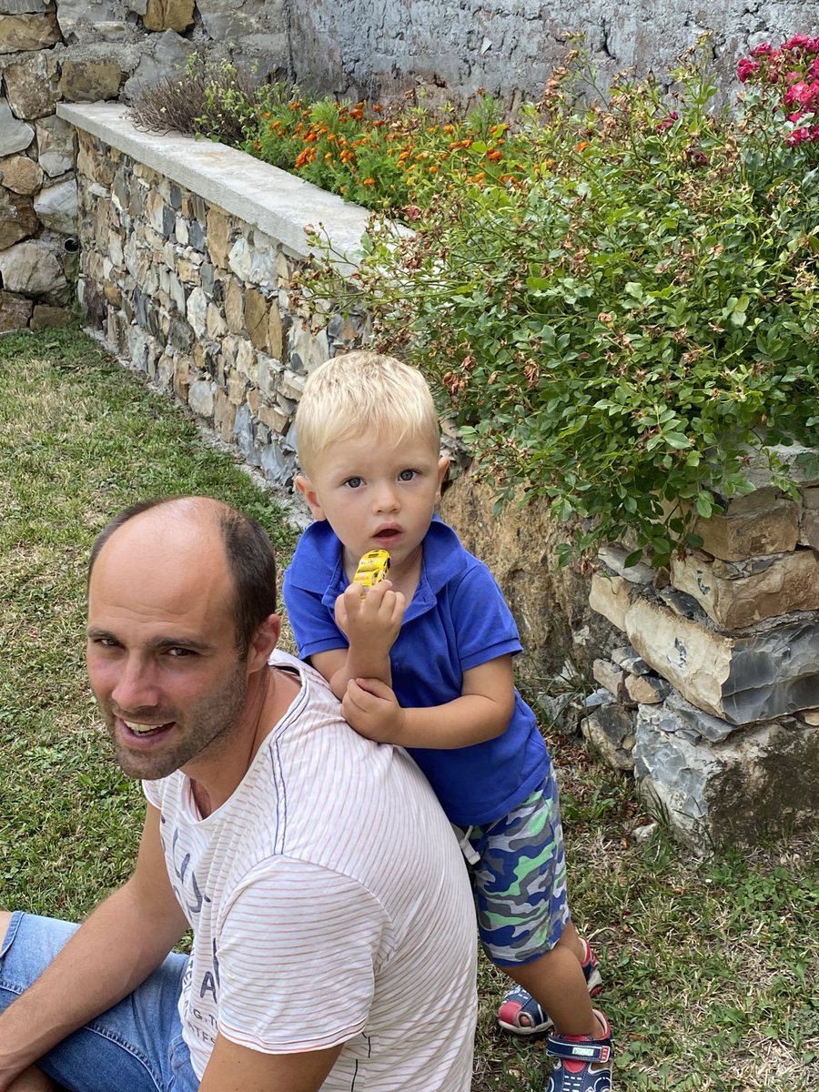 RLevaggi's tweet image. Ricordo estivo con il figlio pietro e i nipotini 🤩