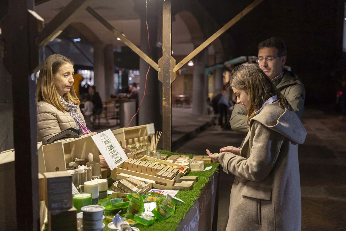 🌕 Llegó la noche al #AsturiesCiderFestival y seguimos con nuestra gran jornada sidrera.

¿Qué es lo que más os está gustando? Os leemos. 👁️

#InternationcalCiderSummitAsturies