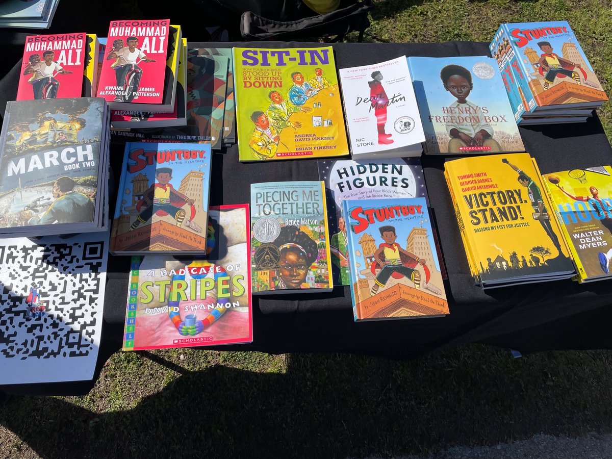 ashfordhughes's tweet photo. WOW!! What a great morning & afternoon today in our community at the 19th Annual Southeast Easter Egg Festival. Today @MBKNashville gave away 400, yes 400 books to our youth. All the books displayed images & stories of black or brown characters. #IReadILead https://t.co/sSMWMIB9y0