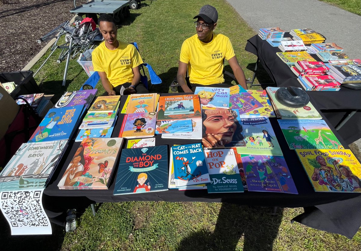 ashfordhughes's tweet photo. WOW!! What a great morning & afternoon today in our community at the 19th Annual Southeast Easter Egg Festival. Today @MBKNashville gave away 400, yes 400 books to our youth. All the books displayed images & stories of black or brown characters. #IReadILead https://t.co/sSMWMIB9y0