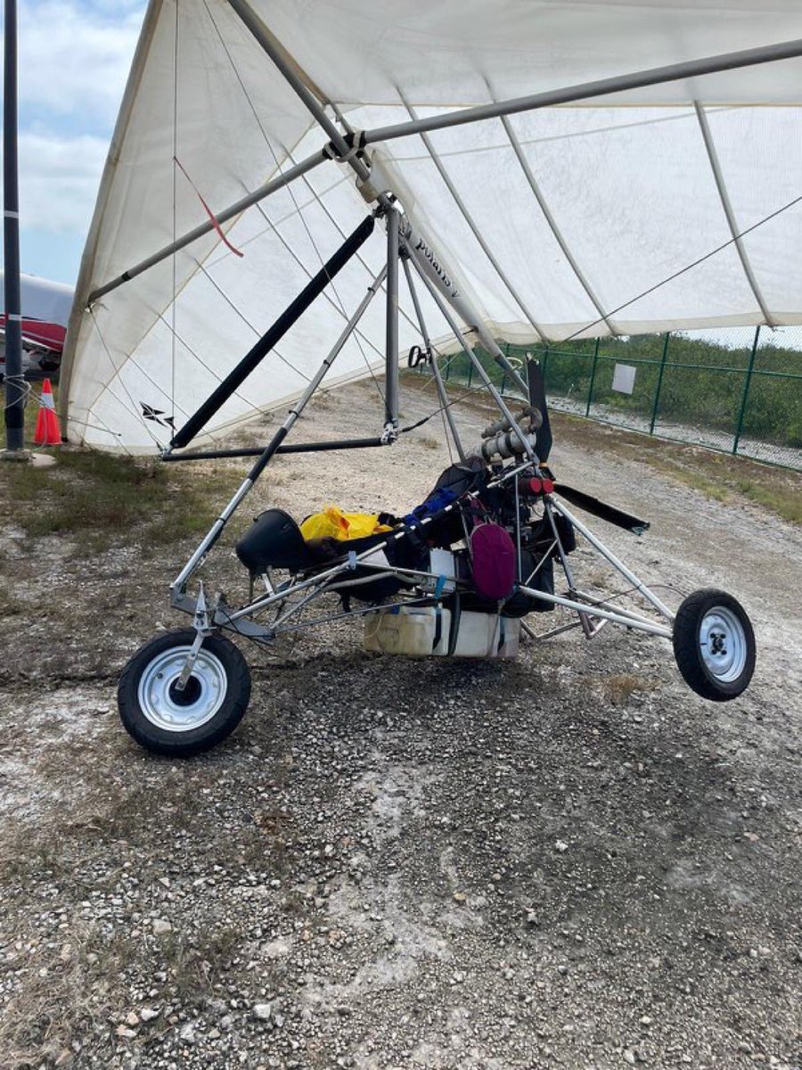 Si alguien te viene con el cuento del Socialismo en Cuba, háblale de estos cubanos valientes que cruzaron hoy el Estrecho de la Florida en este artefacto y aterrizaron en Cayo Hueso.

¡Mis respetos!