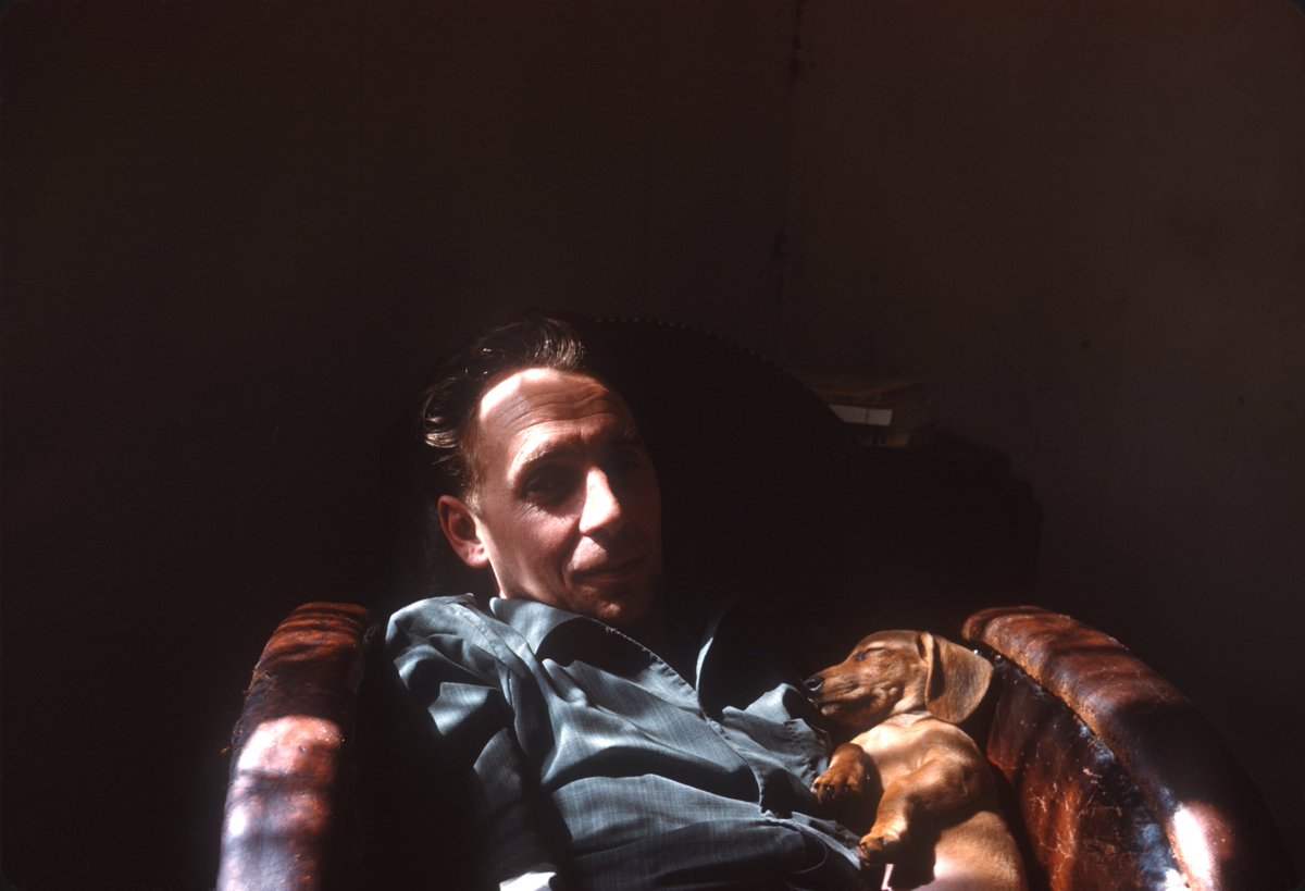 hectorhoulet's tweet photo. J'ai enfin pu scanner des diapos des années 60 que j'avais acheté en vide-greniers à un brocanteur (toute une boîte avec les vacances d'une famille de 1959 à 1967).

Ben franchement ya des sacrés bangers, cette année je vais tout dévaliser jusqu'à trouver le prochain Vivian Maier https://t.co/L7eppooBz2